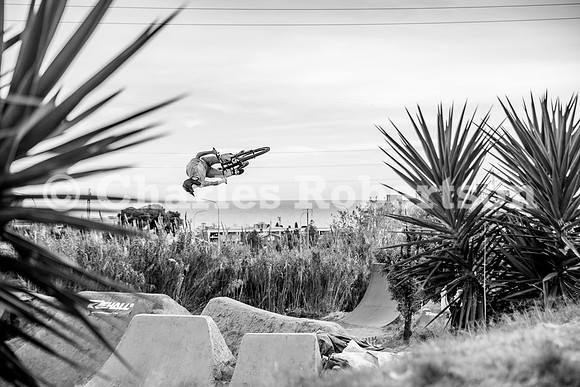 20251115_0250_crobertson