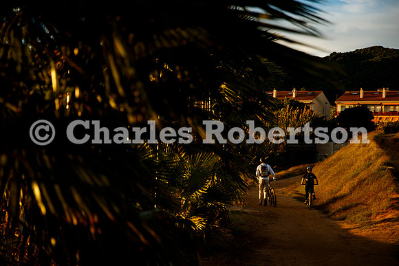 20251116_0254_crobertson